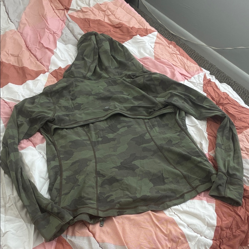 Lululemon Women's Camouflage Jacket - Picture 4 of 5